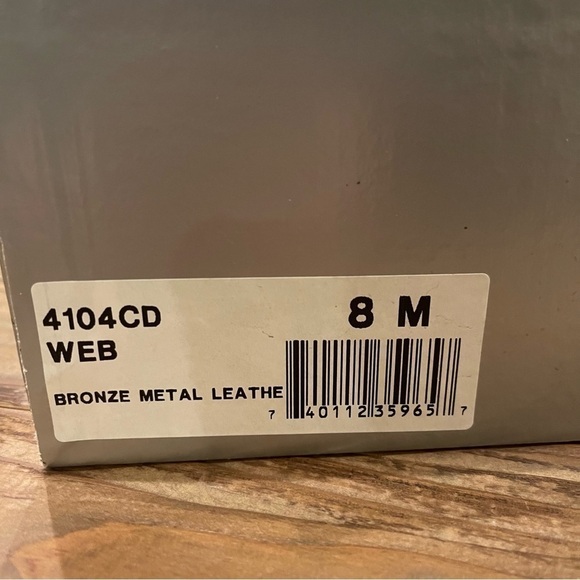 Women's gold bronze kitten heels metal metallic leather open back size 8 slides - Picture 15 of 15